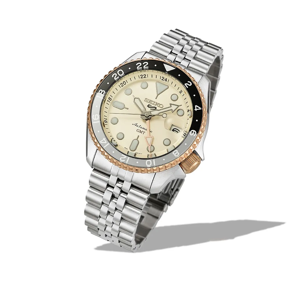 Seiko SSK046 at an angle showing the five-row bracelet